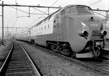 837182 Afbeelding van het diesel-electrische treinstel nr. 1001 (DE 4, serie 1000, RAm, T.E.E.) van de N.S./S.B.B. te Arnhem.